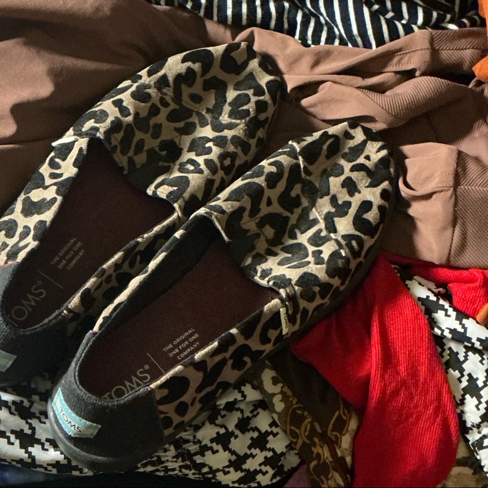 Toms Leopard Pattern Slip-Ons